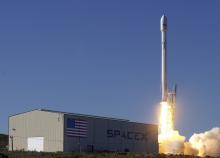 Запуск ракеты Falcon 9. Фото с сайта youtube.com.