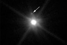  Макемаке и MK 2 на снимке Hubble. Фото: A. Parker and M. Buie (SwRI) / NASA / ESA