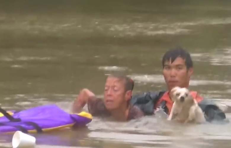 Три человека погибли, тысячи нуждаются в эвакуации — Наводнения в США
