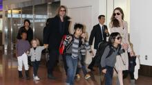 Анджелина Джоли и Брэд Питт с детьми. Фото: Global Look Press