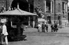 Бетонная остановка трамвая, 1930-е гг.
