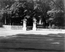 Ограда и калитка Алексеевской церкви, фотограф В.Г. Никитенко, 1970-е годы