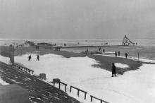 Отрада зимой, слева затопленные баржи. Одесса. 1960-е годы