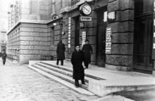 Одесса, ул. Петра Великого, холодильный институт, на переднем плане Яков Бардах, начало 1950-х годов