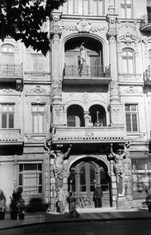 Одесса, ул. Пушкинская, гостиница «Бристоль», фотограф Willy Pragher, июнь 1943 г.