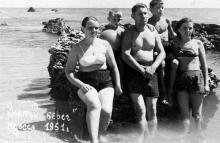 Одесса. На пляже «Золотой берег». 1951 г.