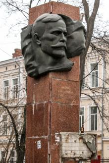Памятник М.Д. Томасу. Фото О. Владимирского, 11 марта 2016 г.