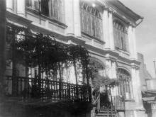 Дом № 19 по Пушкинской улице. Фотограф Андрей Онисимович Лисенко. Начало 1950-х гг.