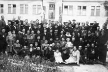 Группа отдыхающих в санатории ВЦСПС № 8. Одесса. 1950 г.