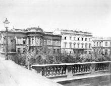Дом гр. Толстого с Сабанеева моста, фотография 1920-х годов