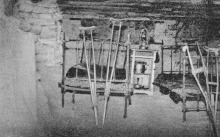 Подземный лазарет. Фото в путеводителе «Музей в катакомбах», 1977 г.