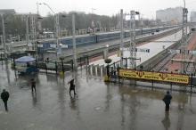 На перроне железнодорожного вокзала. Одесса. Фотограф В. Теняков. 24 ноября 2015 г.