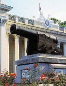 Пушка с фрегата «Тигр». Фотография в буклете Внешторгиздата «Одесса». 1980-е гг.