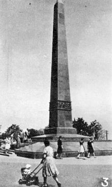 Памятник Неизвестному матросу. Фотография в фотогармошке «Одесса». 1962 г.