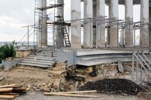 Реставрация колоннады. Фото В. Тенякова. 04 июля 2017 г.
