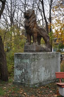 Скульптура льва в санатории «Солнечный». Фото Сергея Котелко. 2010 г.