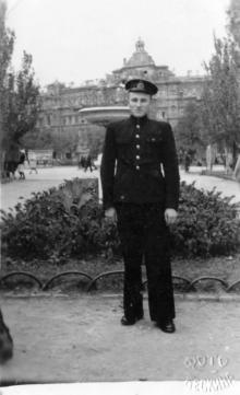 Одесса. На площади Советской Армии. В правом нижнем углу штамп «Фото Бескина». 1950 г.