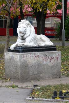 Одесса. Скульптура льва в Мечниковском сквере. Фото А. Вельможко. Октябрь, 2005 г.