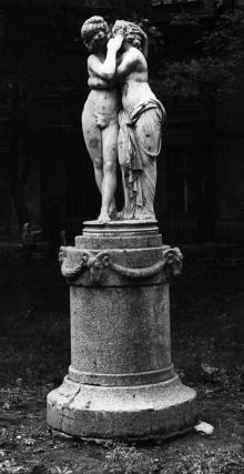 Эрот и Психея. Скульптура в Пале-Рояле. 1980-е гг.
