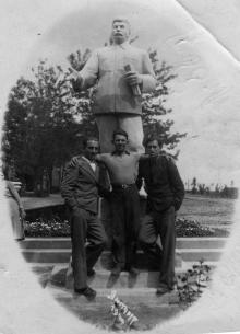 Памятник Сталину в Люстдорфе. Одесса. 1940 г.