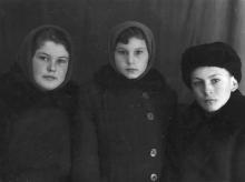 Младшие сестры и брат Ивана Демьянова: Елена, Валентина, Владимир. 1956 г.