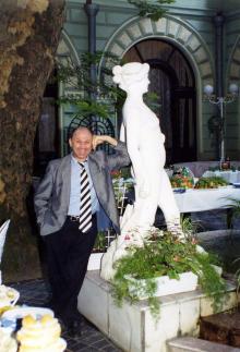 Скульптура «Диана с собаками» во дворике гостиницы «Лондонская». Начало 2000-х гг.