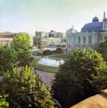 Одесса. Театр оперы и балета. Фото в книге «Одесса — Варна». 1976 г.