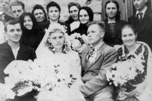 Петр Езеров (слева) на свадьбе сына Михаила. 18 ноября 1951 г.