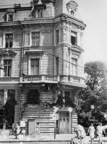 Угол дома № 10 по Дерибасовской улице (угол ул. Ленина). 1980-е гг.