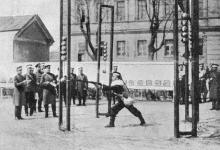 Одесса. Прокалывание шара штыком. Фото в журнале «Нива», 14 июня 1908 г.