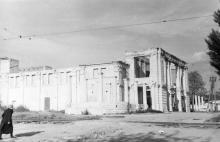 Здание бывшего театра на Большом Фонтане перед перестройкой в кинотеатр «Золотой берег». Одесса. Конец 1950-х гг.