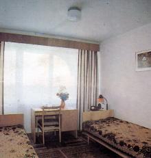 В номере гостиницы «Юность». Фотография на флаере гостиницы «Юность». 1970-е гг.