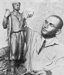 Скульптор И.Я. Паровиченко у работы, созданной для нового клуба на Алексеевской площади. Фото в газете «Шквал». 1928 г.