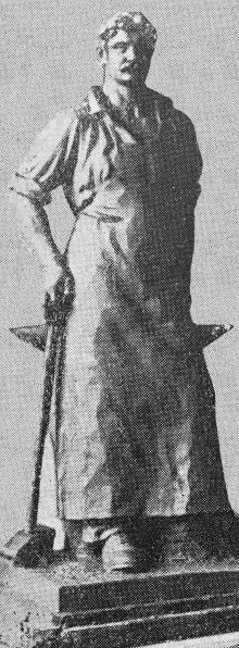 Скульптура рабочего, выполненная И.Я. Паровиченко для нового клуба на Алексеевской площади. Фото в газете «Шквал». 1928 г.
