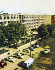 Вид на проспект Шевченко и здания ОПИ. Фотография в фотобуклете «Одесский политехнический институт». 1968 г.