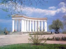 Колоннада Воронцовского дворца. Фотография в альбоме «Одесса: паспорт города». 1997 г.