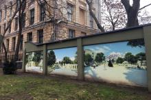 Городской сад, стена летнего театра. Фото Е. Волокина. 25 декабря 2022 г.