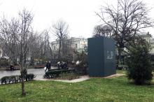 Городской сад, закрытая скульптура львицы. Фото Е. Волокина. 25 декабря 2022 г.