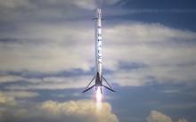  Falcon 9.   americaspace.com