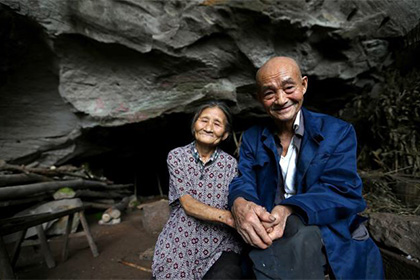 Супруги из Китая прожили 54 года в пещере