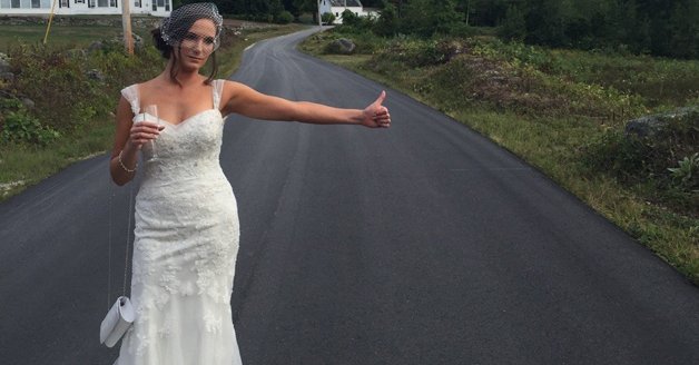 В США невеста добралась до алтаря автостопом