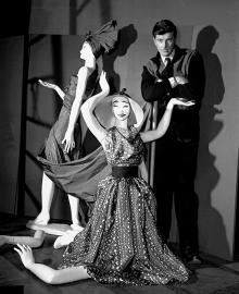       Givenchy   25- -       1952 .  : AP