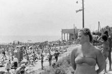 На пляже в Лузановке. Одесса. 1970-е гг.
