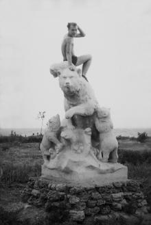 Скульптура «Медведи» в Лузановке. Одесса. 1960-е гг.