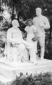 Одесса. Аркадия. Памятник Ленину и Сталину. 1955 г.