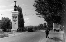 Николаевская (с 1996 г. Южная) дорога, направо уходит проспект Добровольского, 1969 г.