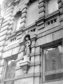 Ул Челюскинцев (Кузнечная), 57, фрагмент здания бани Исаковича, фотограф В.Г. Никитенко, 1970-е годы