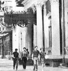 Ул. Пушкинская, вход в музей западного и восточного искусства, 1970-е годы