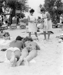 Одесса, на пляже в Лузановке, 1960-е годы