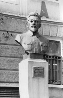 Памятник Я.М. Свердлову на ул. Канатной